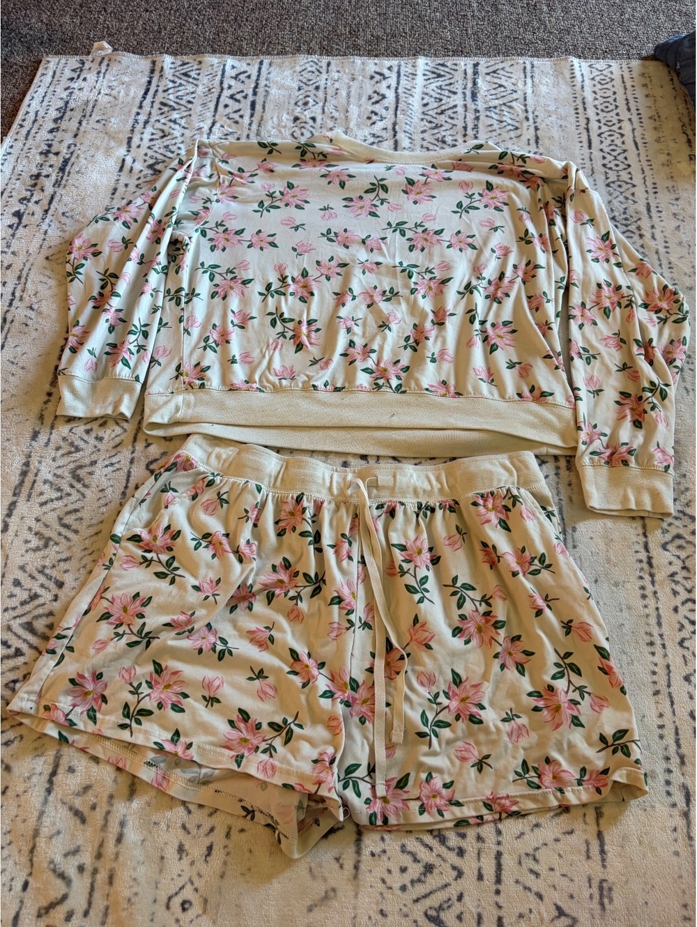Draper James XL Floral Print Lounge Set with Sweatshirt and Shorts